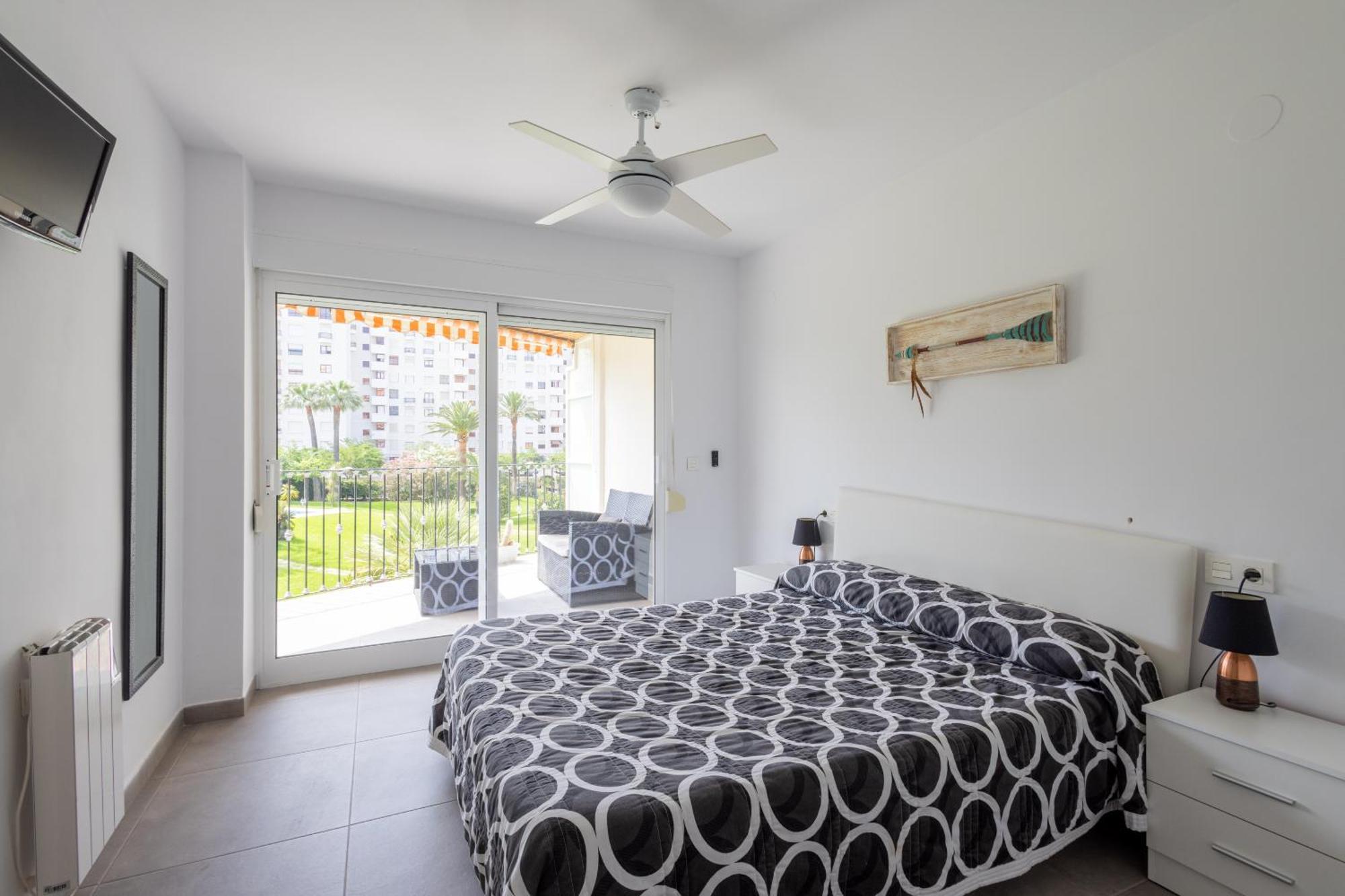 Апартаменти Residencia De Lujo Frente Al Mar Playa de Gandia Екстер'єр фото